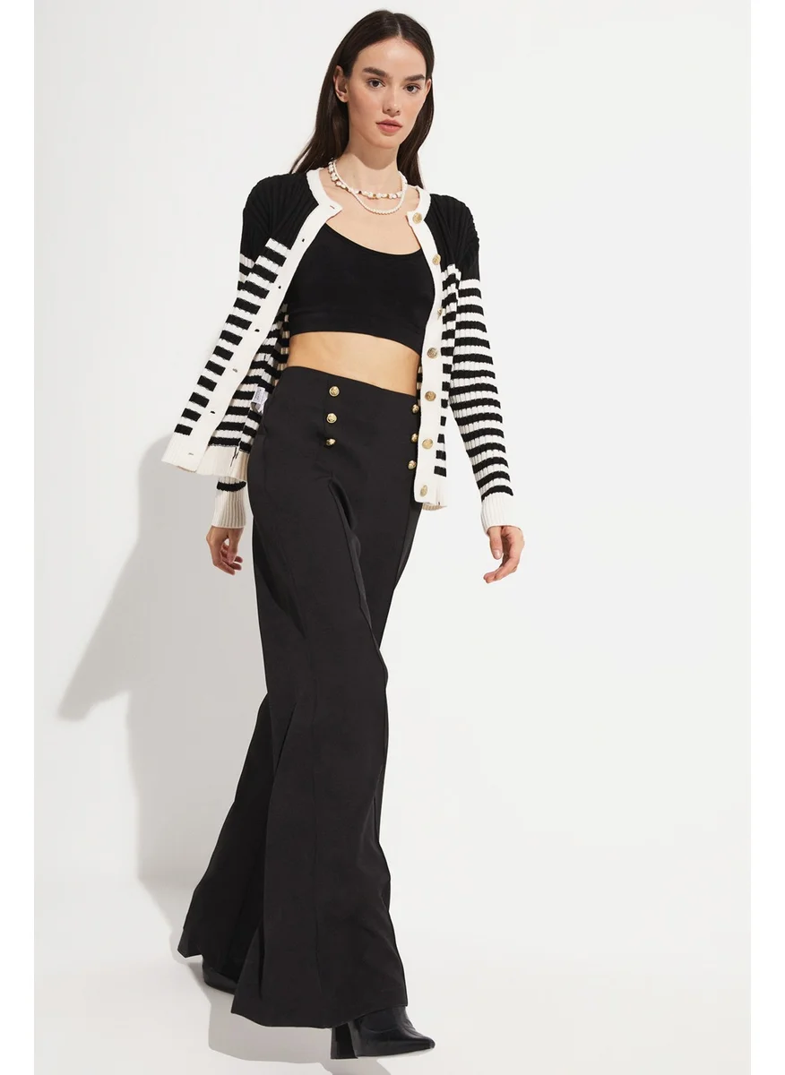 جون Women's Exclusive High Waisted Bell-bottomed Woven Trousers