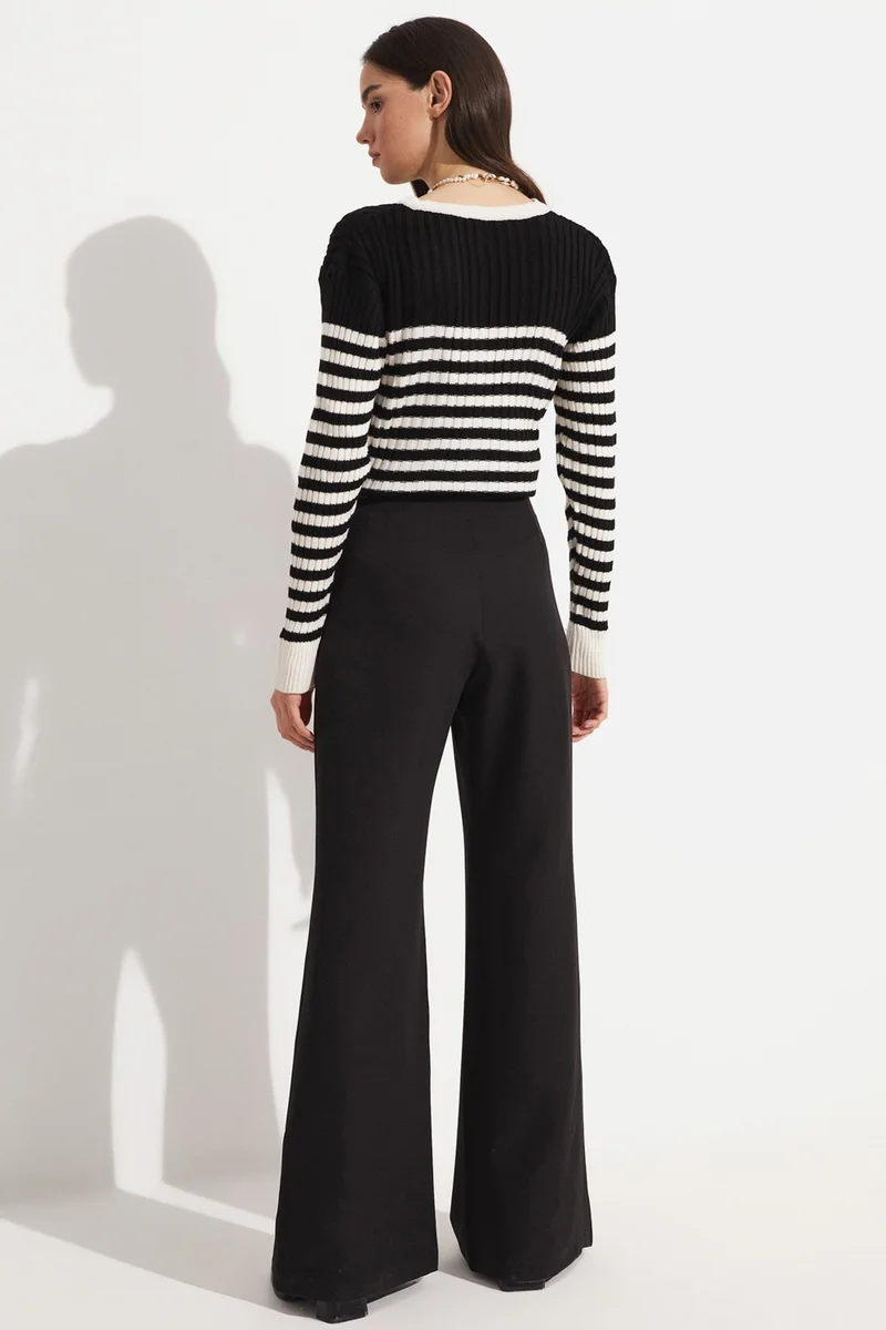جون Women's Exclusive High Waisted Bell-bottomed Woven Trousers