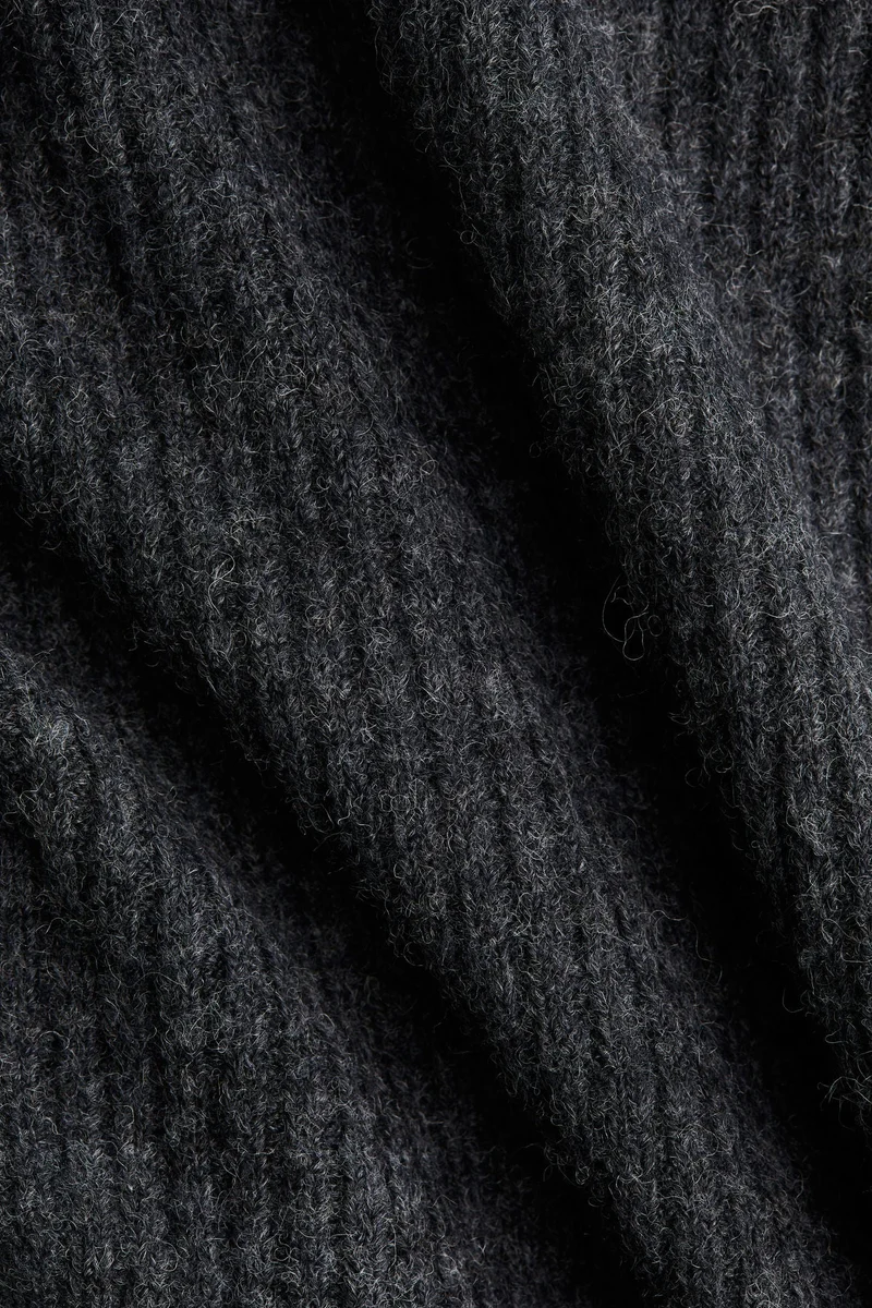 H&M Off-the-shoulder jumper