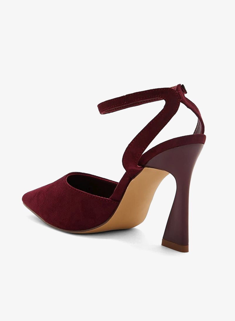 ايلا حذاء بكعب مدبب بحزام للكاحل من جلد الغزال الصناعي - Image 3