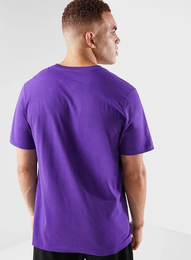 نايكي تيشيرت لوس أنجلوس ليكرز مزين بشعار الماركة