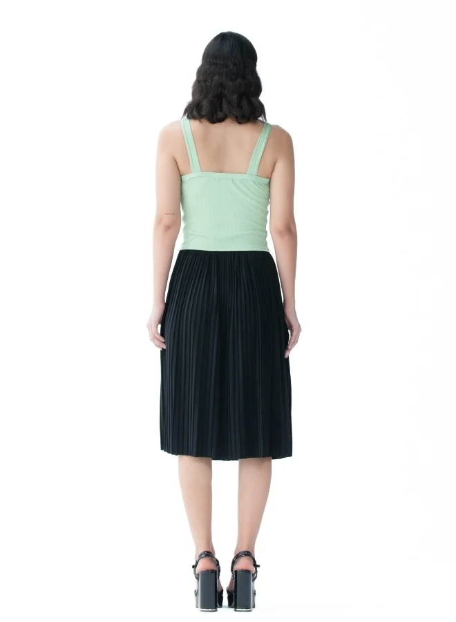 هايليز Fresh mint green crop top with a cross-back design for a cool and breezy look.