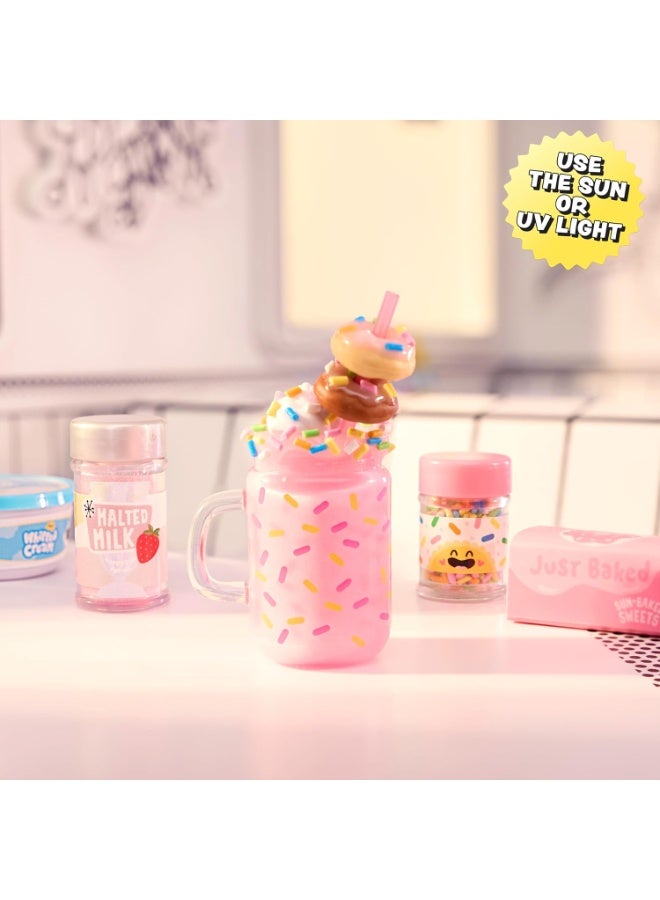 MGA's Miniverse MGA’s Miniverse Make It Mini Foods Diner Series 4 Surprise, DIY Mini Resin Snack & Dessert Replicas with Ingredients, Recipe Card, Accessories, Table Display & Blind Packaging – 8 Styles- 546825 - Image 3