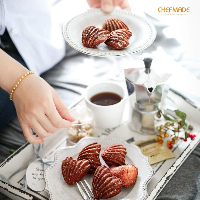 chefmade قالب كعكة مادلين من شيف ميد 12 تجويف غير لاصق على شكل قلب، أدوات خبز مادلين للفرن باللون الذهبي الشمبانيا - Image 5
