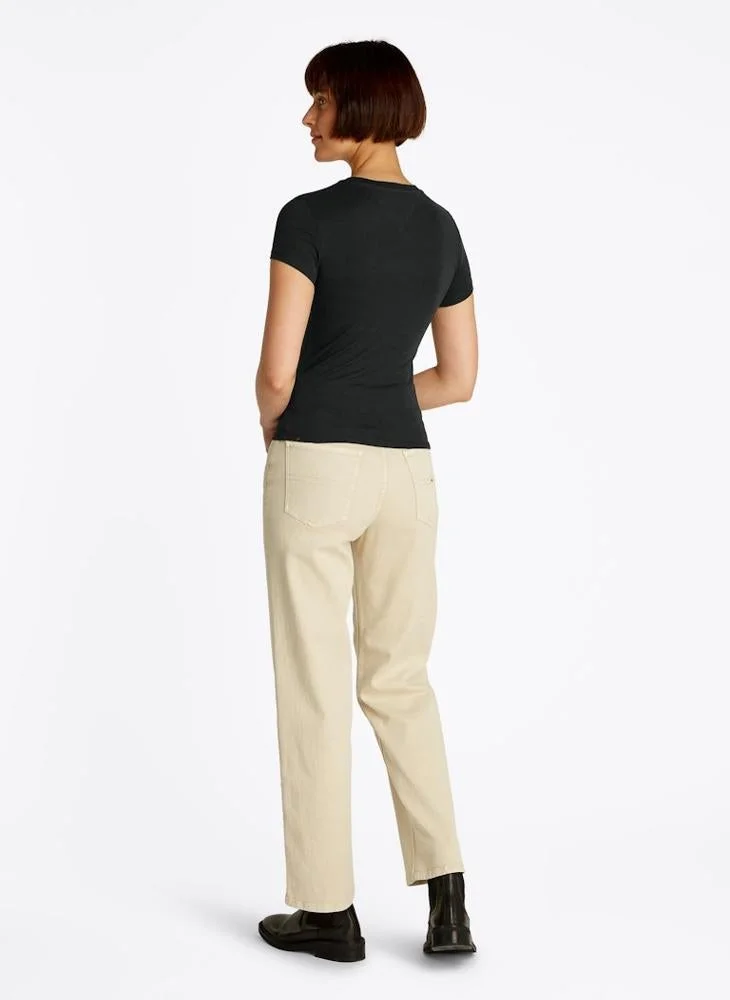 تومي جينز تيشيرت بياقة دائرية مزين بشعار العلامة التجارية