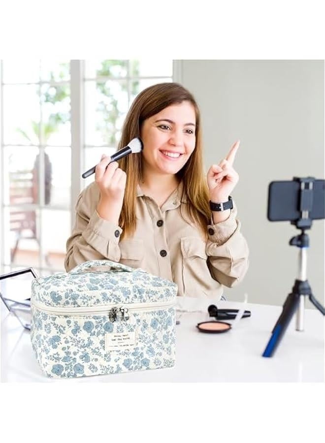 حقيبة مكياج قطنية مبطنة للنساء، حقيبة تجميل كبيرة جدًا بتصميم أنيق، محفظة مكياج مزخرفة بالورود الزرقاء، حقيبة سفر مريحة لتخزين مستحضرات التجميل، حقيبة تنظيمية عصرية لحفظ منتجات العناية بالبشرة. - Image 2