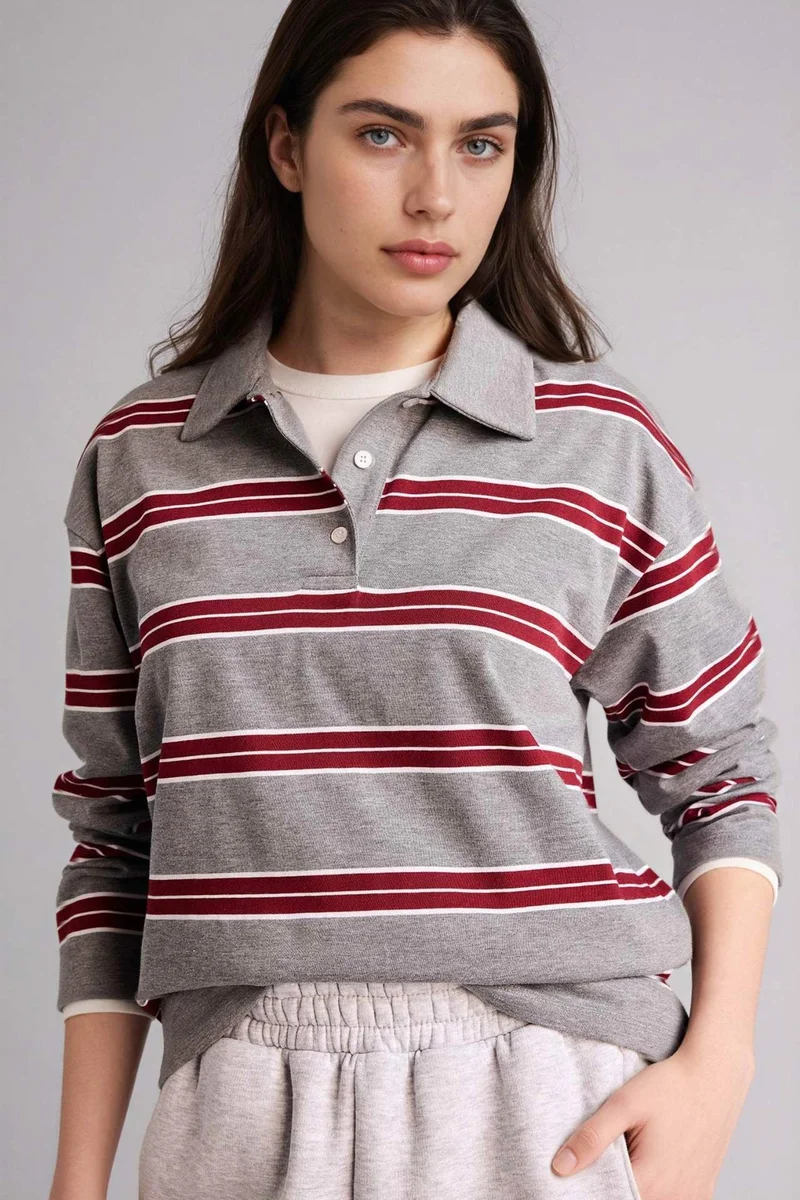 ديفاكتو Loose Fit Long Sleeve Sweatshirt