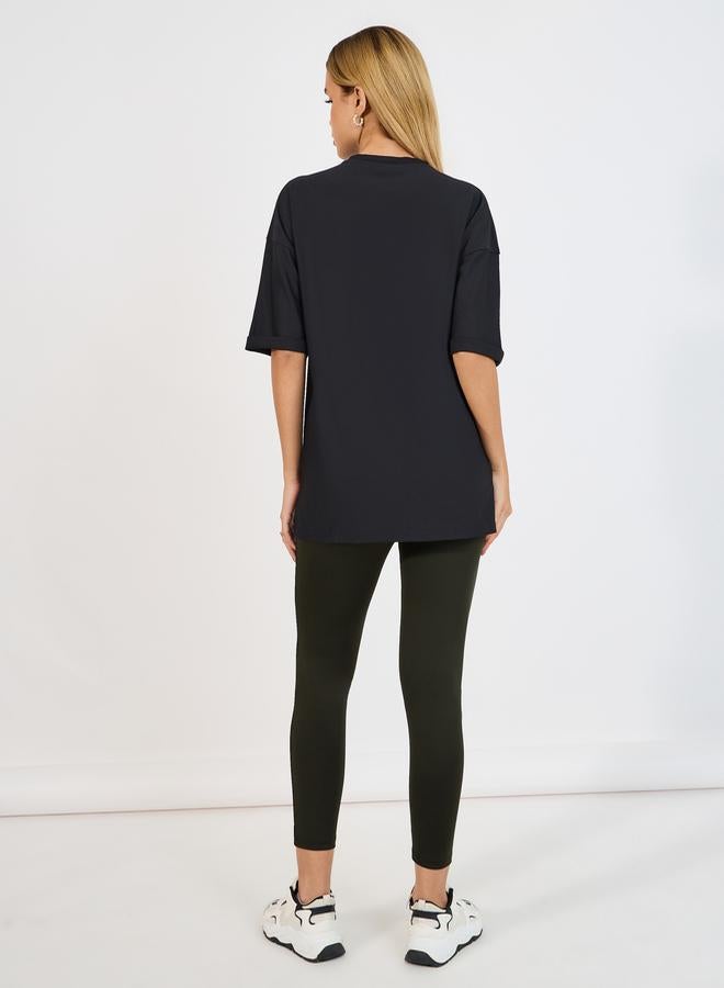 Styli Oversized T-Shirt with Chest Print & Fitted Leggings Co-Ords Set  - Image 4