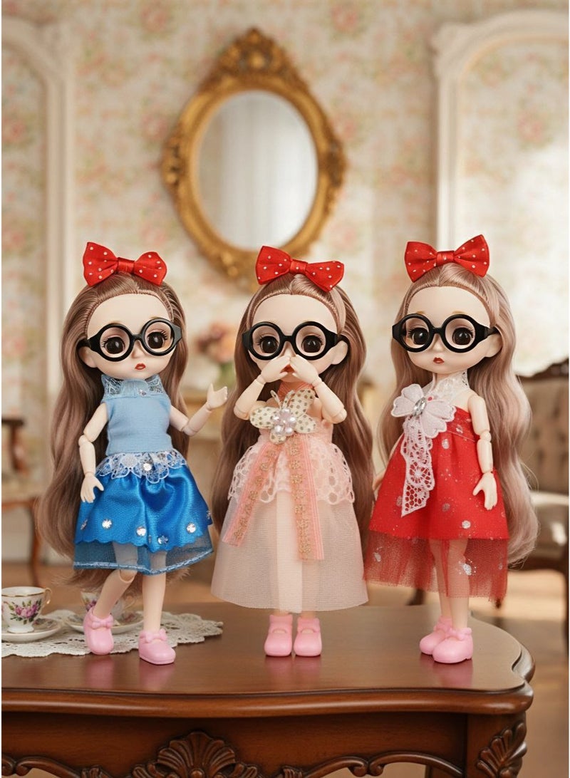 طقم 3 عرائس أطفال بمفصلات متحركة في الأقدام والذراعين والكوع وجميع أطراف الجسم، حركة سلسة تسمح بتغيير الوضعيات بسهولة، مناسبة للعب الجماعي وتنمية الخيال والتمثيل القصصي، يمكن استخدامها كديكور أنيق على الرفوف والمكاتب، تصميم راقي وتفاصيل دقيقة تجعلها اختيار مثالي كهدية مميزة للبنات. - Image 1