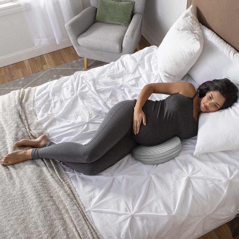 boppy وسادة بوبّي للحمل على شكل مثلث - وسادة دعم مدمجة للحمل للظهر والركبتين وقاع الحوض في المنزل والمكتب والسفر مع غلاف قابل للغسل - رمادي بخطوط عصرية - Image 5