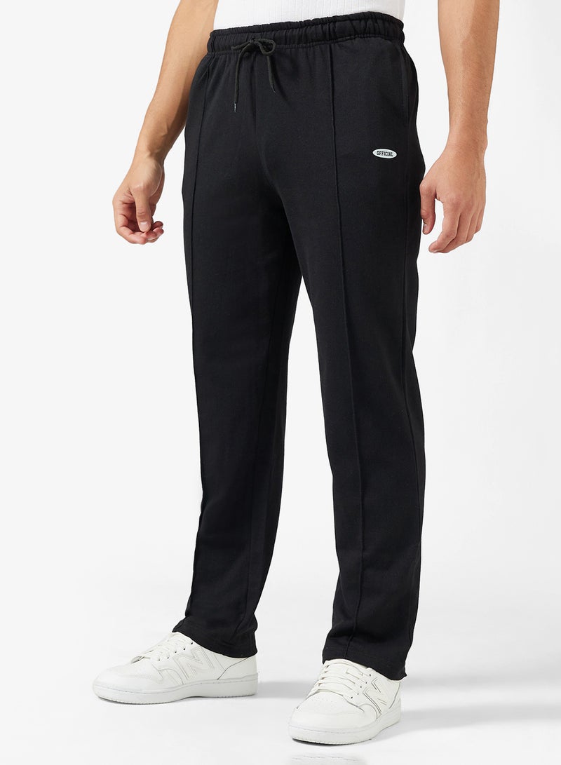 سفنتي فايف بيسيكس بنطال رياضي فضفاض بشعار وفتحة جانبية - Image 1