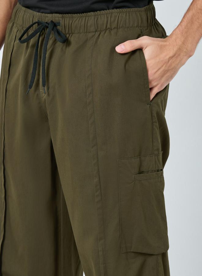 ستايلي بنطال كارجو بقصة مريحة وجيوب متعددة - Image 3