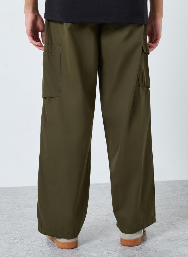 ستايلي بنطال كارجو بقصة مريحة وجيوب متعددة - Image 4