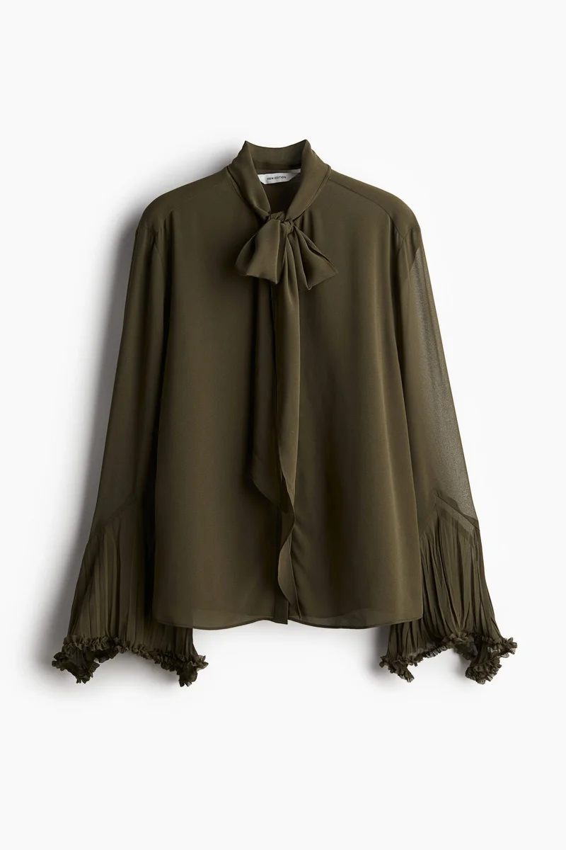 اتش اند ام بلوزة من الشيفون برباط على الرقبة