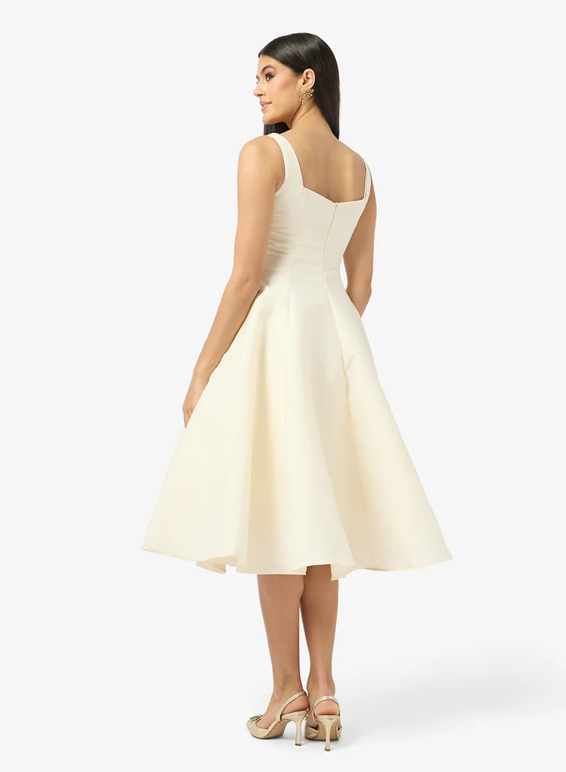 ايلا فستان كوكتيل بتصميم -