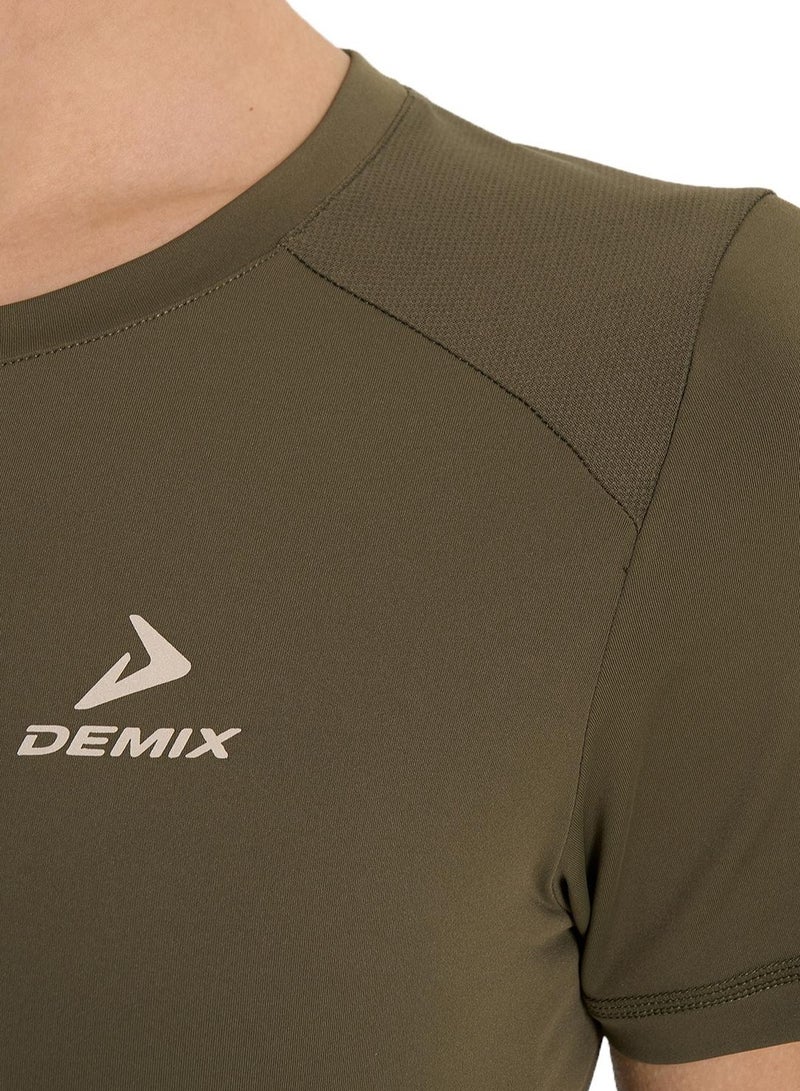 Demix تي شيرت رياضي عسكري نسائي EU 42، ديمكس، MOVI Cool+ مقاوم للرطوبة، إدخال شبكي للتهوية، تفاصيل عاكسة، مريح وأنيق للجري اليومي - Image 5