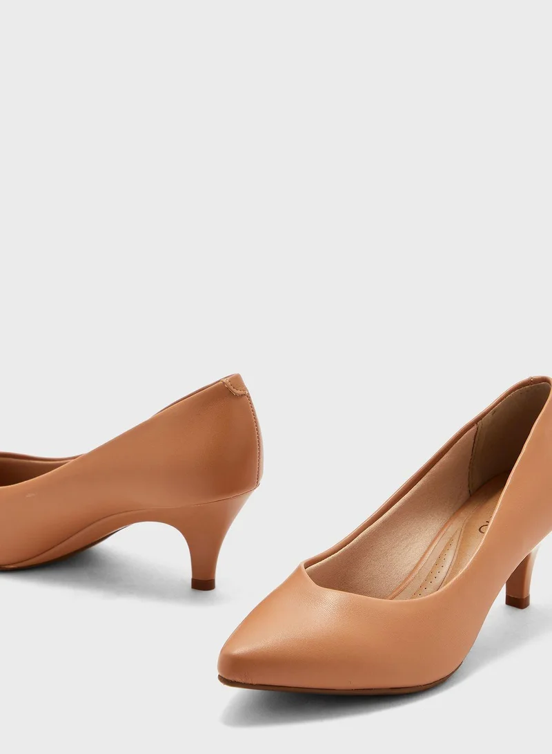 Beira Rio Leighton Pointed Toe Mid Heel Pumps