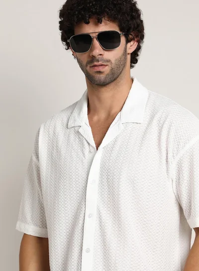 Campus Sutra Campus Sutra Men's Chalk White Zigzag-Helix Resort Oversized Shirt For Casual Wear | Cuban Collar | Short Regular Sleeves | Button Closure | Oversized Shirt Crafted With Comfort Fit For Everyday Wear