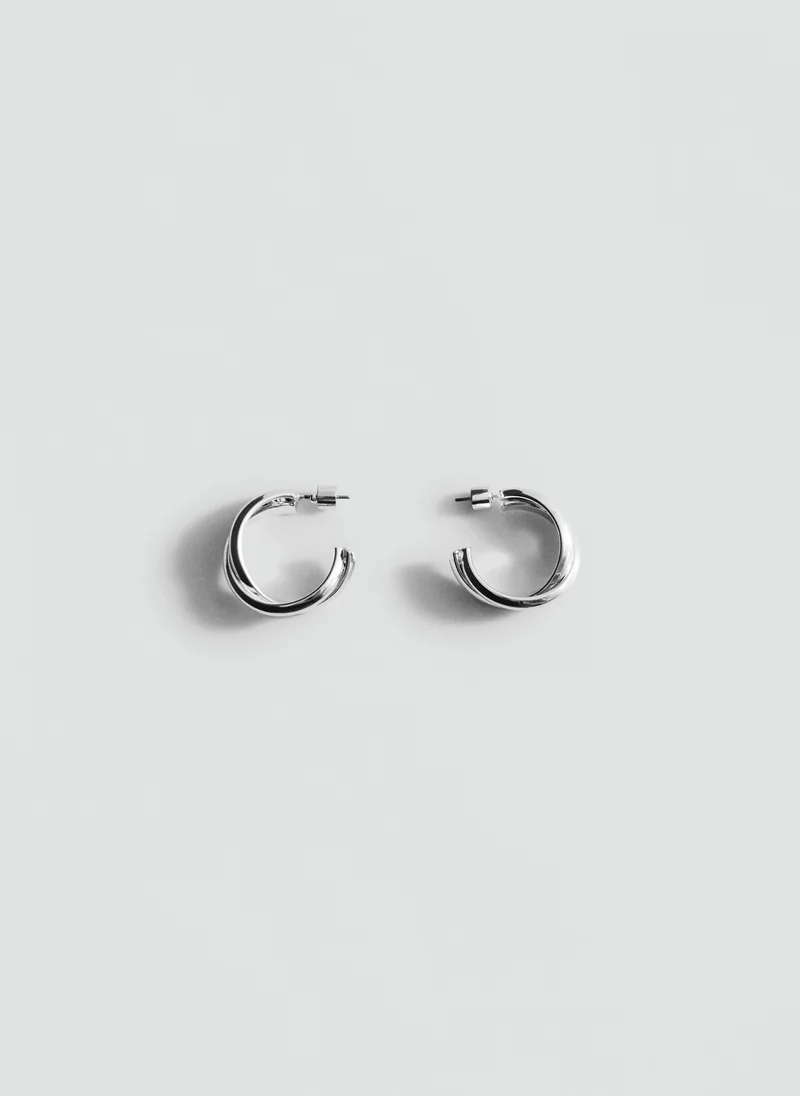 Interlinked hoop earrings