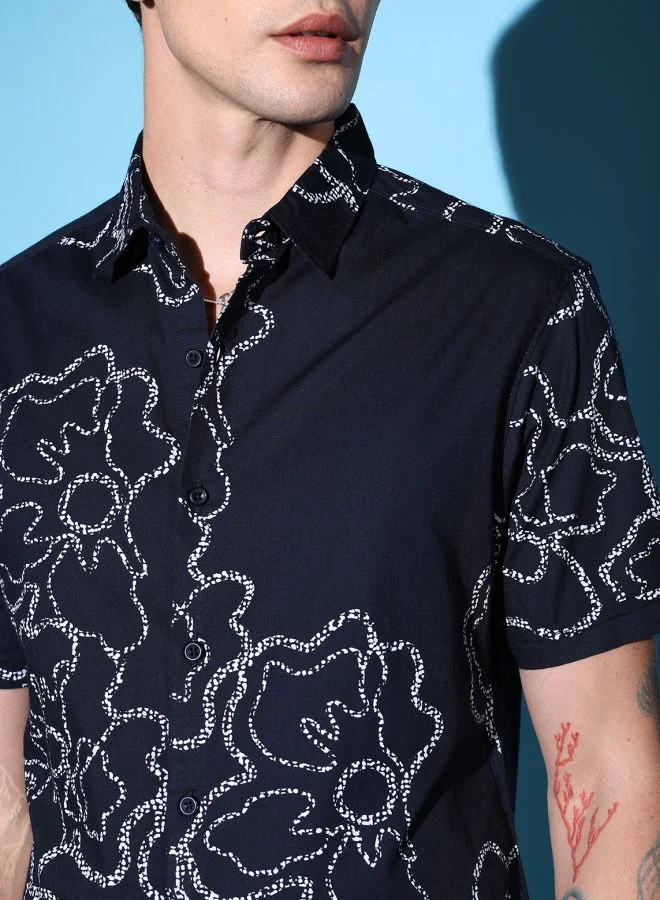شركة المرآب الهندية Men Slim Fit Abstract Printed Half Sleeves Cutaway Collar Casual Shirt