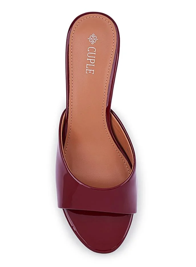 Cuple Elegant heel slippers designed for a chic look.