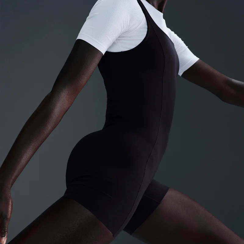 نايكي زينفي بدلة الجسم شورت دراي-فت للنساء