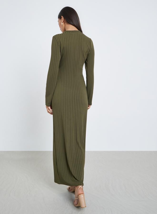 ستايلي فستان طويل محبوك بتفاصيل مُضلعة مع شريط أزرار - Image 4