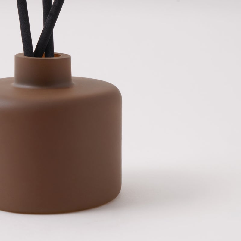 Homez 100 ml glass diffuser with reeds and amber scent oil - Image 3