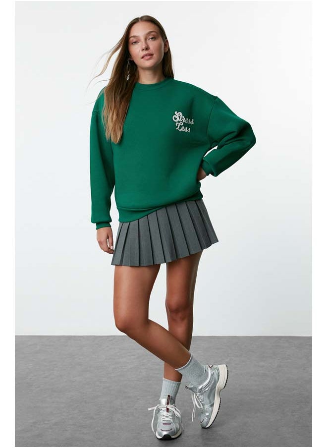 trendyol - Emerald Green Thick Inside Polar Slogan Embroidered Regular/Normal Fit Knitted Sweatshirt TWOAW24SW00094 - Image 1
