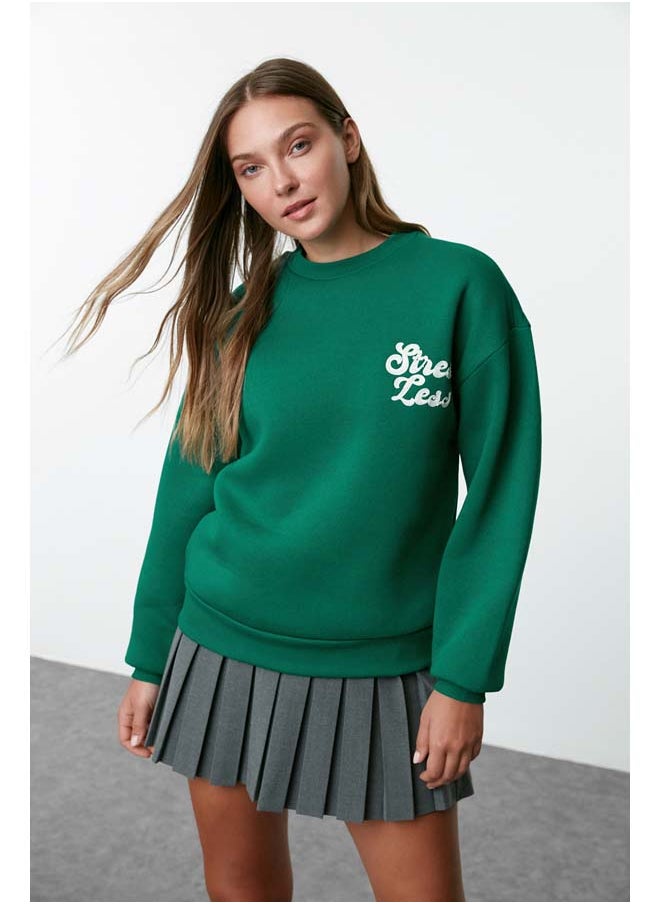 trendyol - Emerald Green Thick Inside Polar Slogan Embroidered Regular/Normal Fit Knitted Sweatshirt TWOAW24SW00094 - Image 1