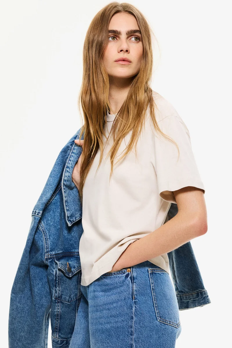 اتش اند ام تي-شيرت