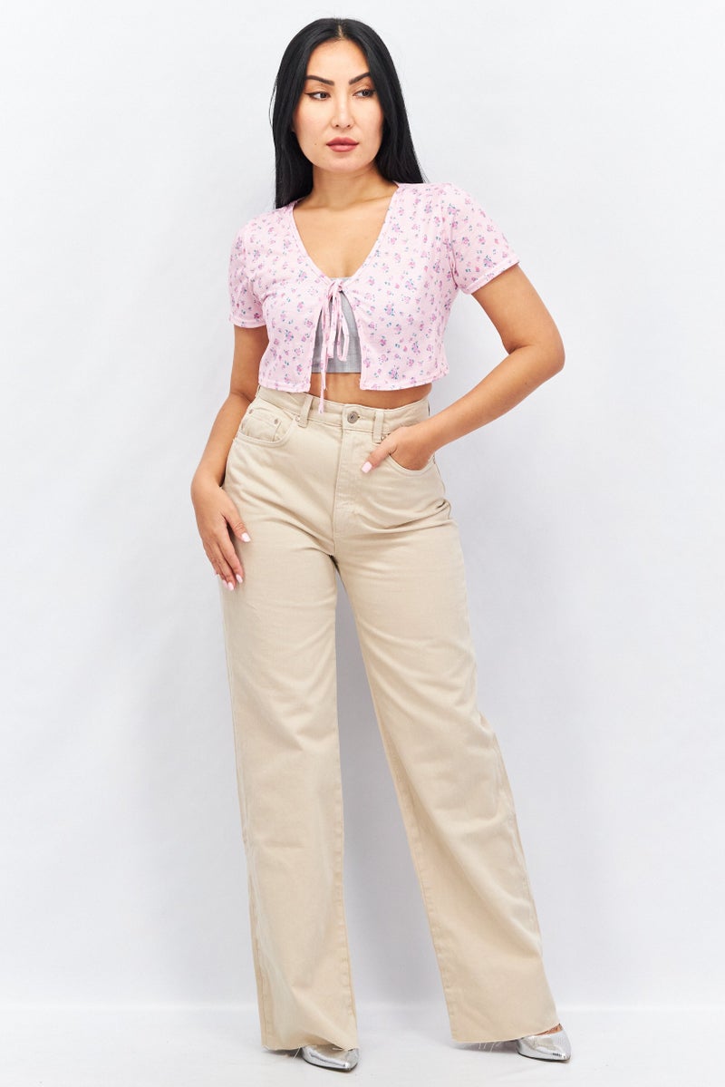 Missguided بلوزة قصيرة الأكمام مزينة بطبعات متعددة الألوان مع رباط عنق للنساء - Image 4