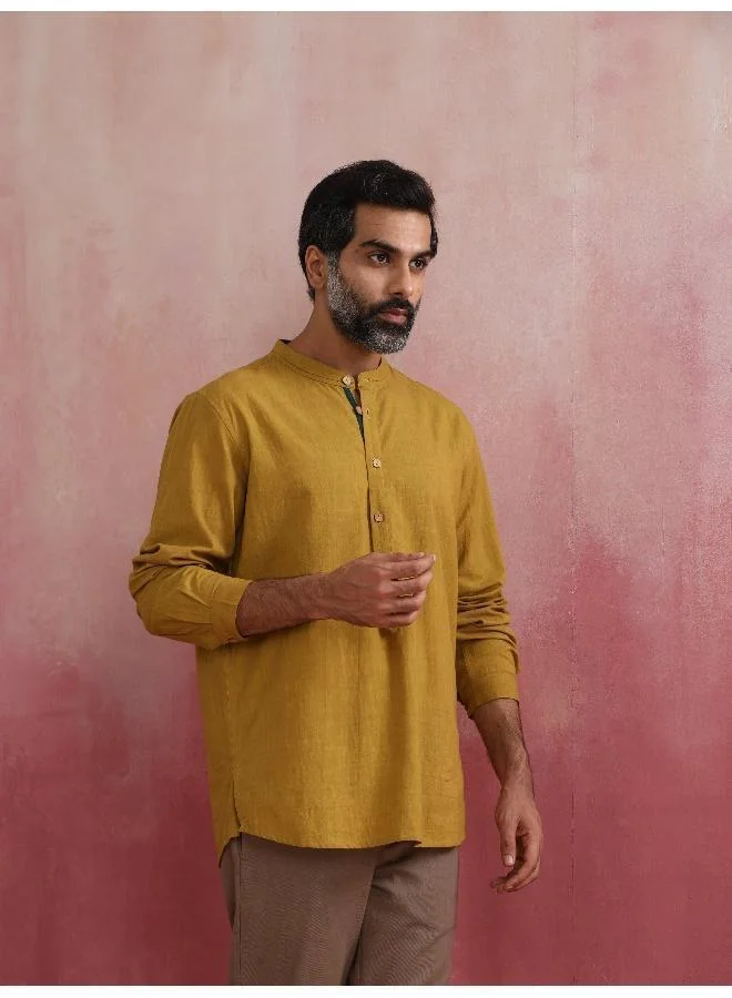 ترو برونز كورتا رجالي قطن ياقة ماندرين لون خردلي