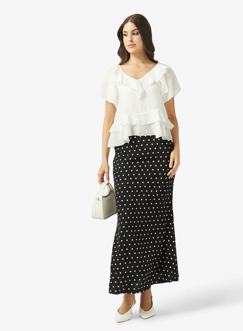 ايلا تنورة منقطة