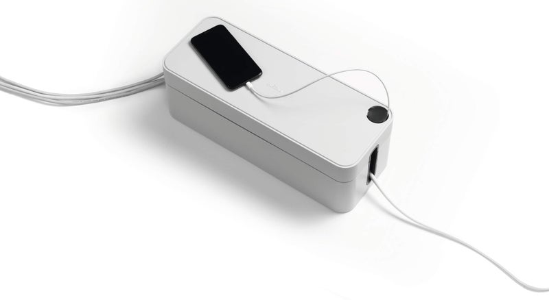 ديورابل صندوق منظم الأسلاك CAVOLINE® BOX L | صندوق منظم الأسلاك الكهربائية لشريط طاقة بخمسة مقابس، فتحات تهوية مطاطية، فتحة دائرية للشحن في الغطاء، أقدام مطاطية مانعة للانزلاق، بلاستيك مقاوم للاشتعال، 406×139×156 مم — ديوريبل - Image 2