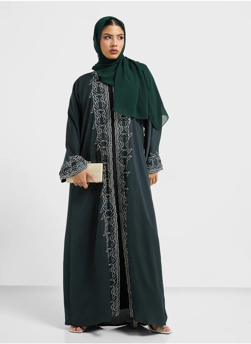 هيا كلوزيت Embroidered V-Neck Flared Sleeve Abaya