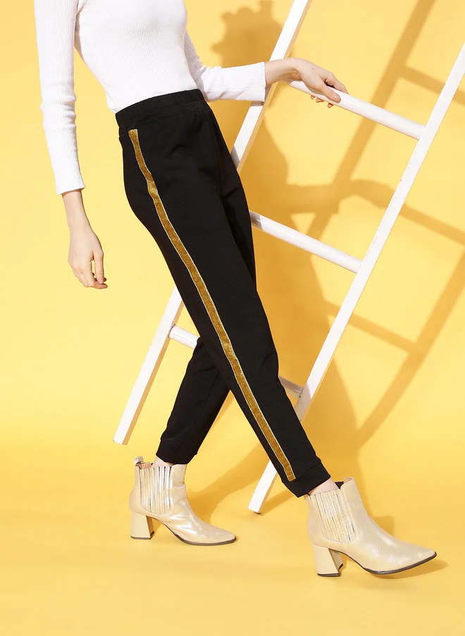 ساسافراس بنطلون رياضي نسائي بلمسة شريط جانبي أسود