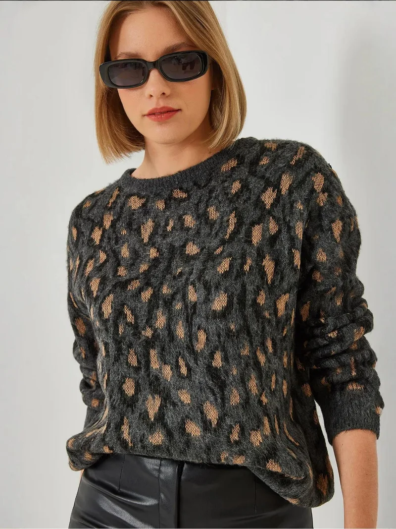 Bianco Lucci LUCCI Leopard Print Crew Neck Sweater