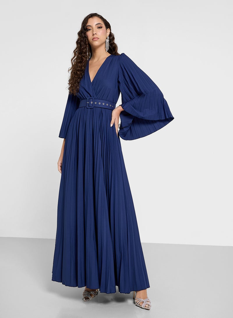 خزانة فستان بكسرات وحزام - Image 1