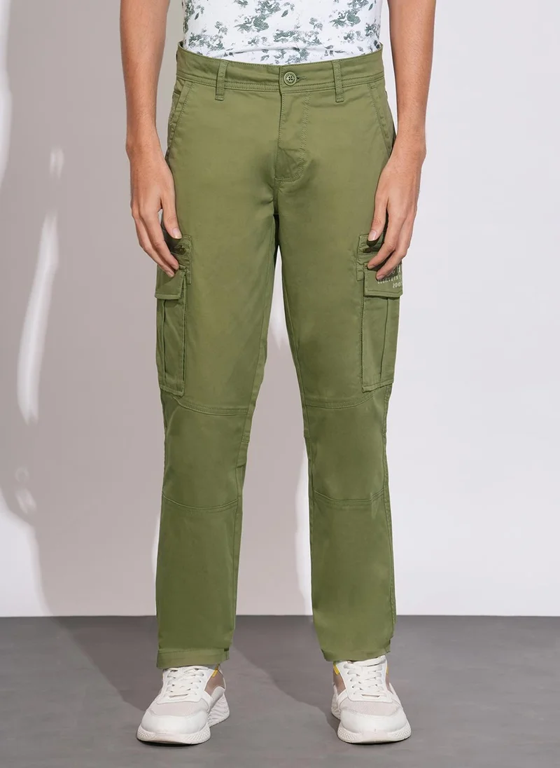 بيينغ هيومان Men Solid Relaxed Fit Cotton Cargos Track Pants