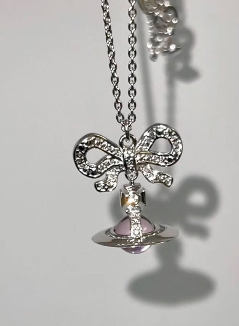 فيفيان ويستوود قلادة زحل ثلاثية الأبعاد مع خرز زجاجي وردي - Image 2