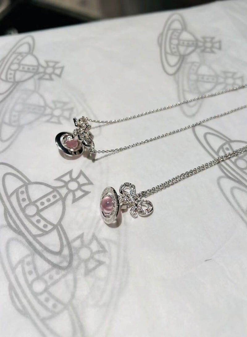 فيفيان ويستوود قلادة زحل ثلاثية الأبعاد مع خرز زجاجي وردي - Image 3