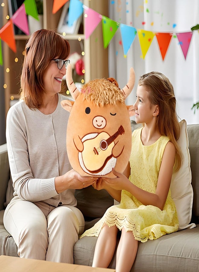 Glow Guards وسادة بقرة هايلاند قطيفة من جلو جاردز، مقاس 12 بوصة، حيوان محشو لطيف على شكل بقرة هايلاند تحمل جيتار، لعبة قطيفة ناعمة، هدية عيد ميلاد للأولاد والبنات ومحبي الموسيقى. - Image 2
