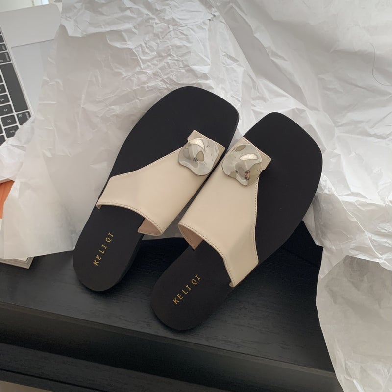 Women's Flat Sandals with Metal Toe Strap - Image 4