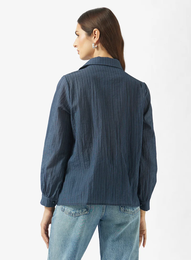 ايلا بلوزة بربطة عنق