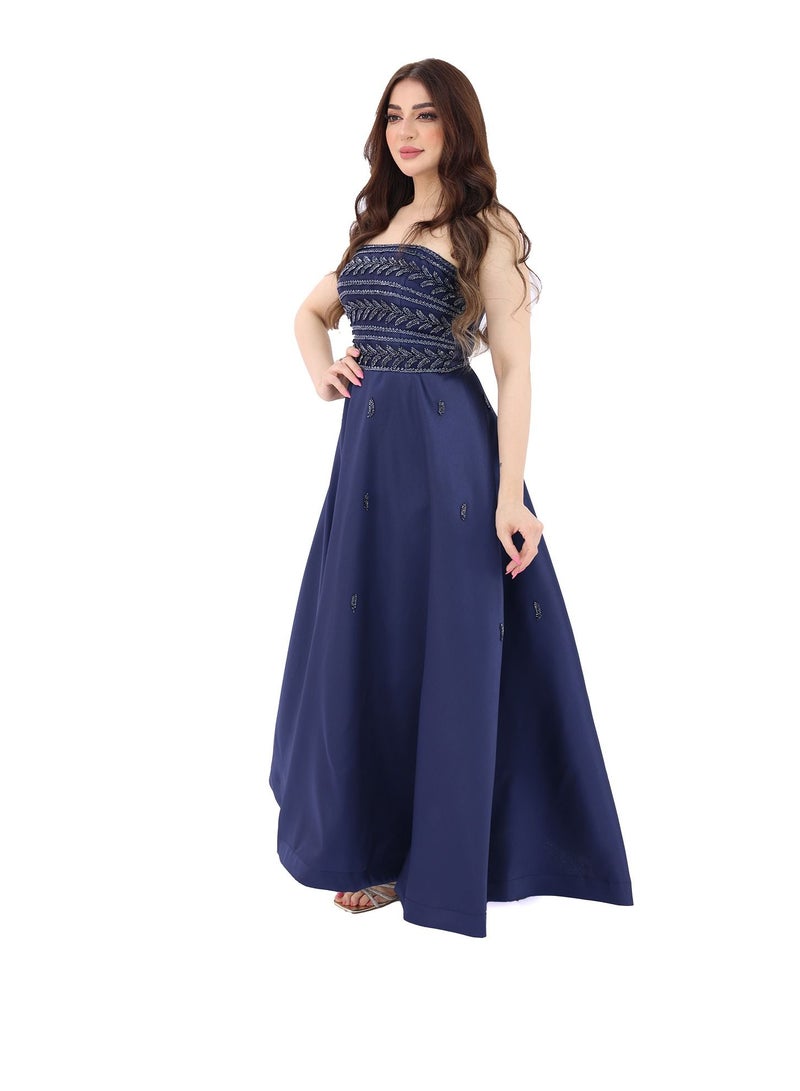 Modern Design A wonderful and luxurious long navy blue evening dress with a French design, made of Mikado material. This dress features beautiful hand embroidery on the bodice, which ranges from vibrant roses and l  - Image 3