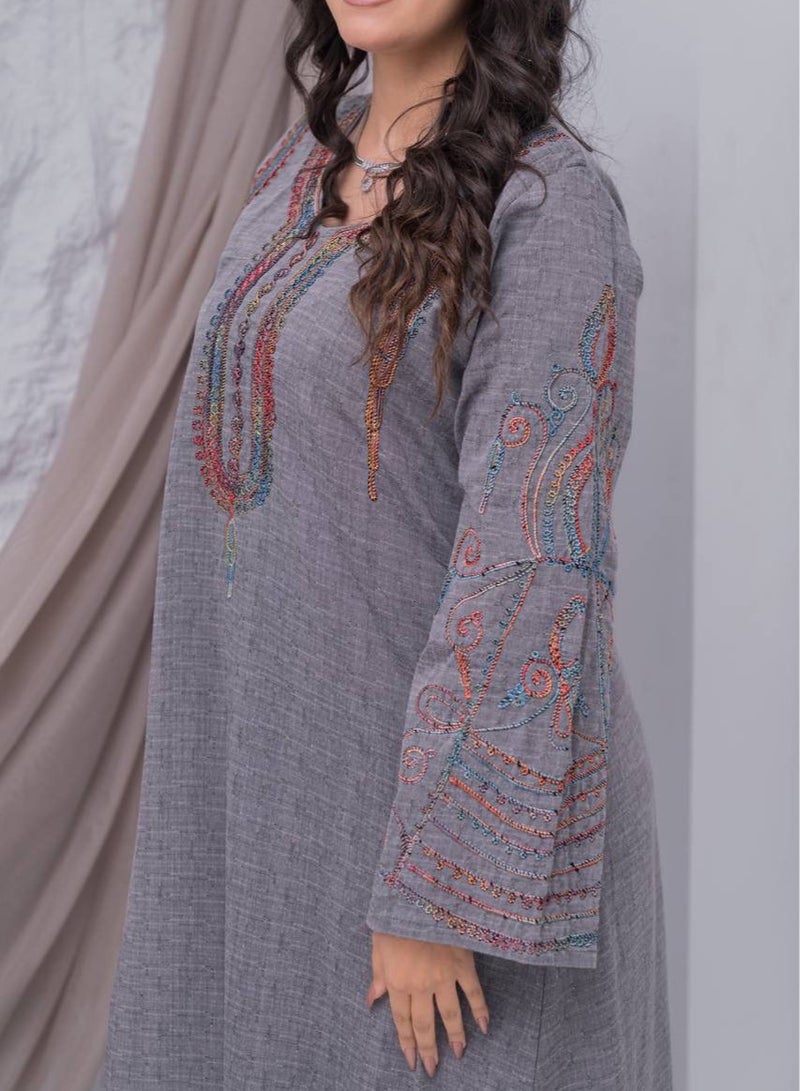 افندينا  " جلابية كتان مطرزة بكل حب إطلالة تجمع بين الراحة والفخامة"A-350 - Image 2