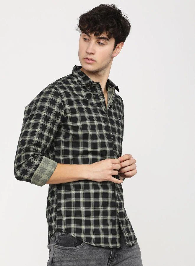 The Indian Garage Co Men Slim Fit Checkered Full Sleeves Spread Collar Casual Shirt