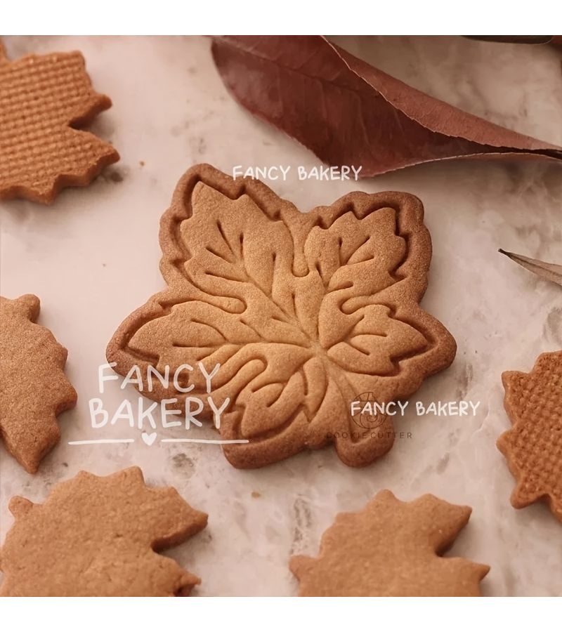 Maple Leaf L Cookie Mold 3D Realistic Baking Tool For Fondant Gingerbread - Image 1