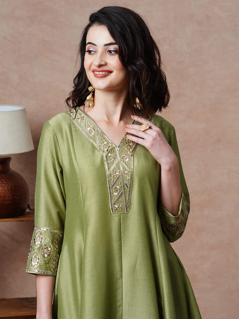 جلو باص Women Floral Embroidered Sequinned A Line Kurta & Trouser Set
